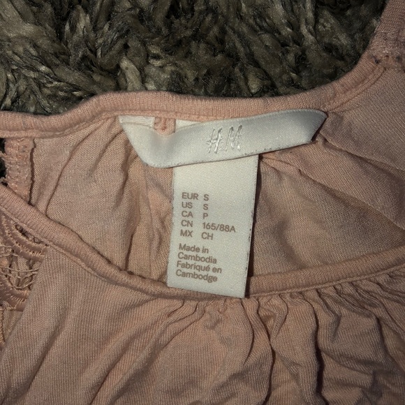 Lace Shoulder light flowy top - Picture 4 of 4